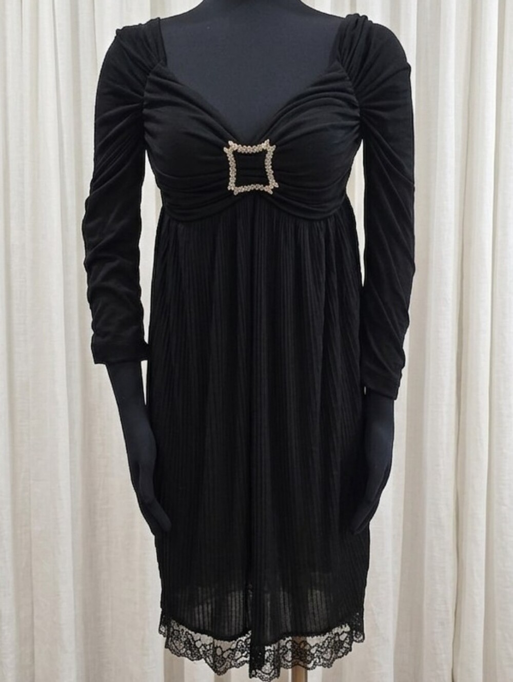 Philosophy di Alberta Ferretti Black Wool-Blend Long-Sleeve Pleated Dress.